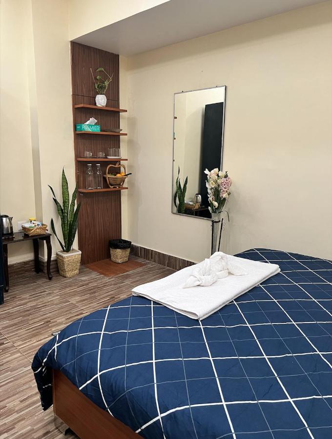 Iranyai Homestay Imphal Extérieur photo