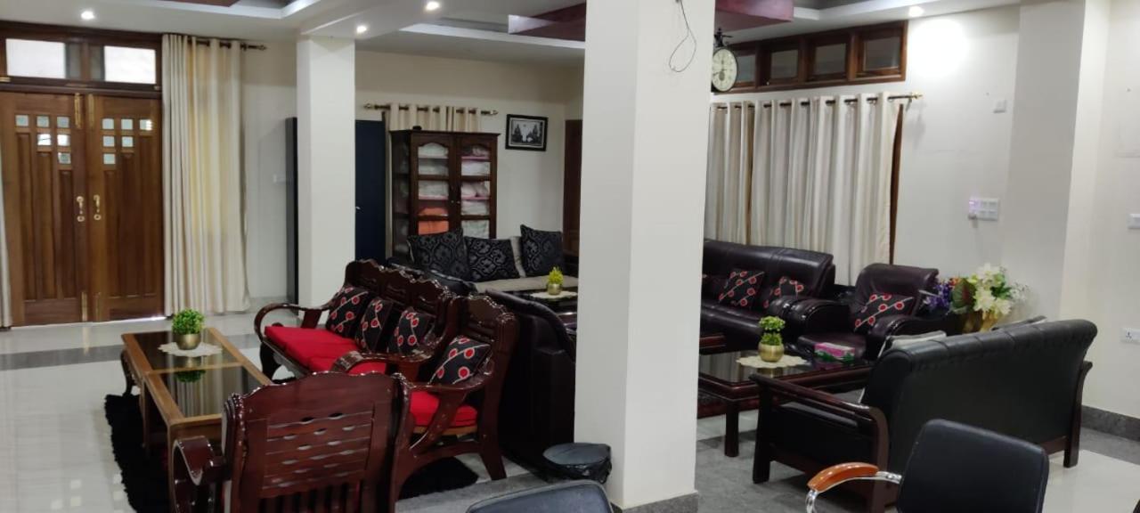 Iranyai Homestay Imphal Extérieur photo