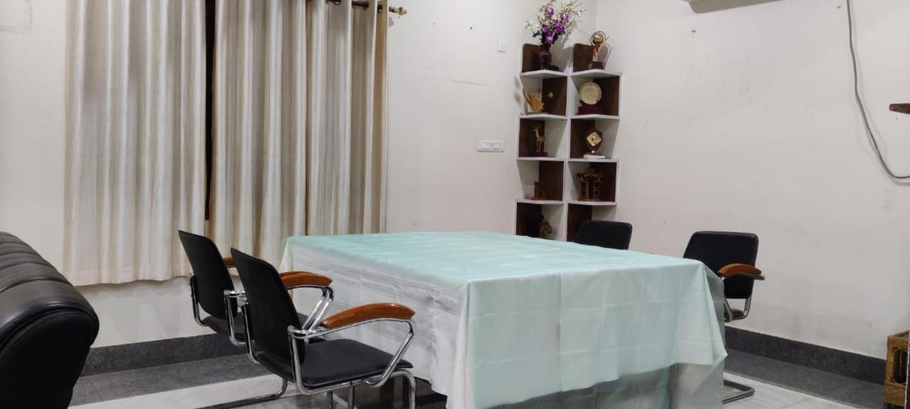 Iranyai Homestay Imphal Extérieur photo