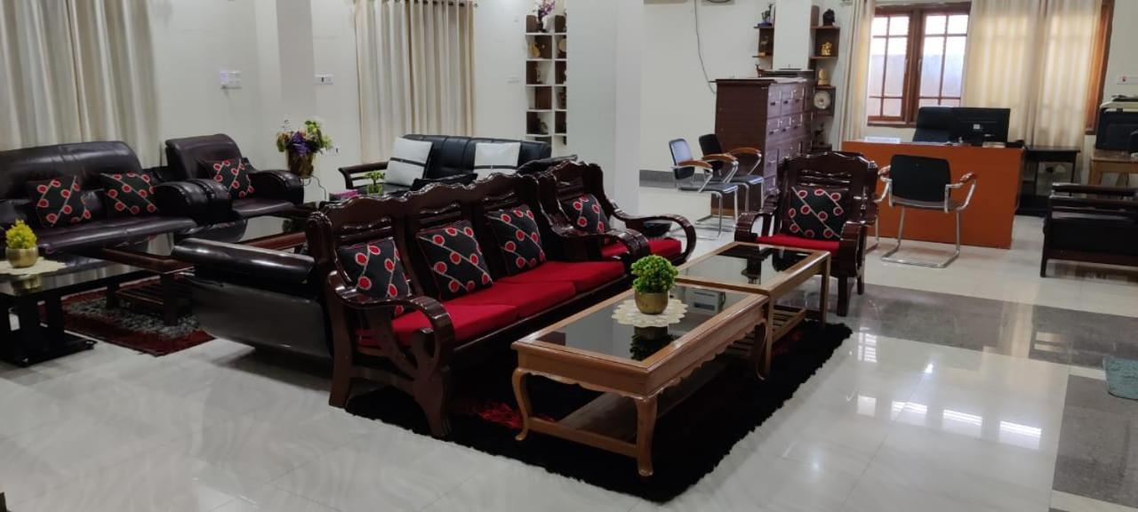 Iranyai Homestay Imphal Extérieur photo