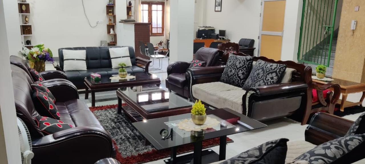 Iranyai Homestay Imphal Extérieur photo