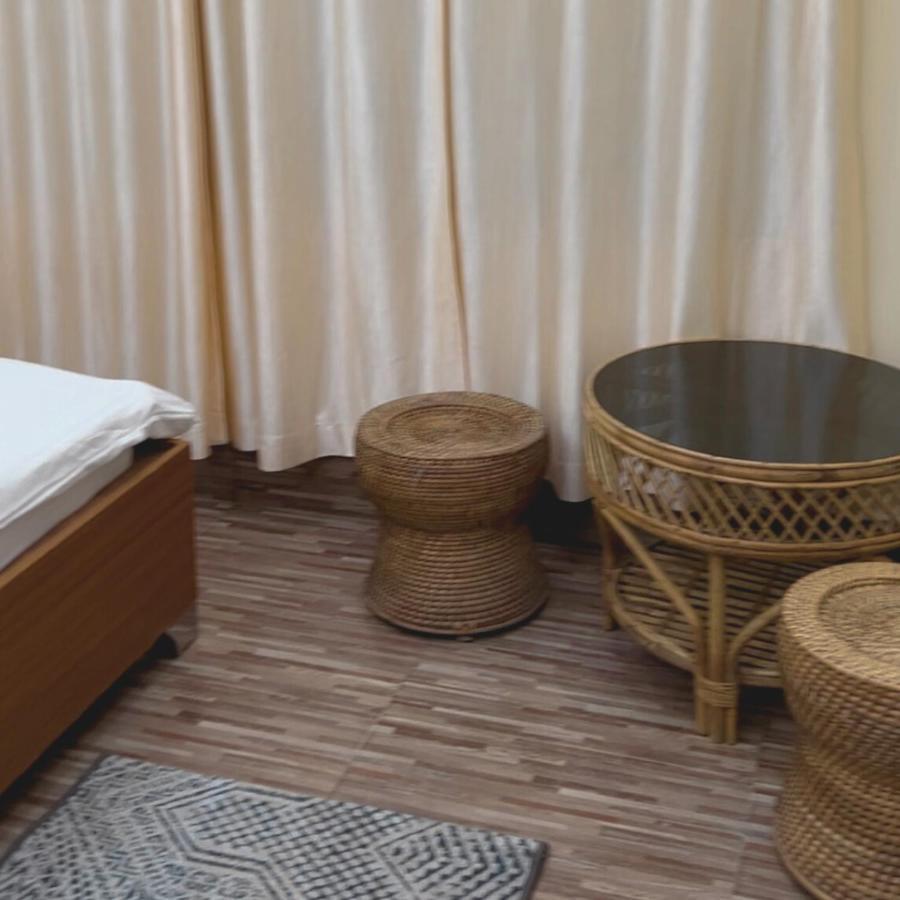 Iranyai Homestay Imphal Extérieur photo