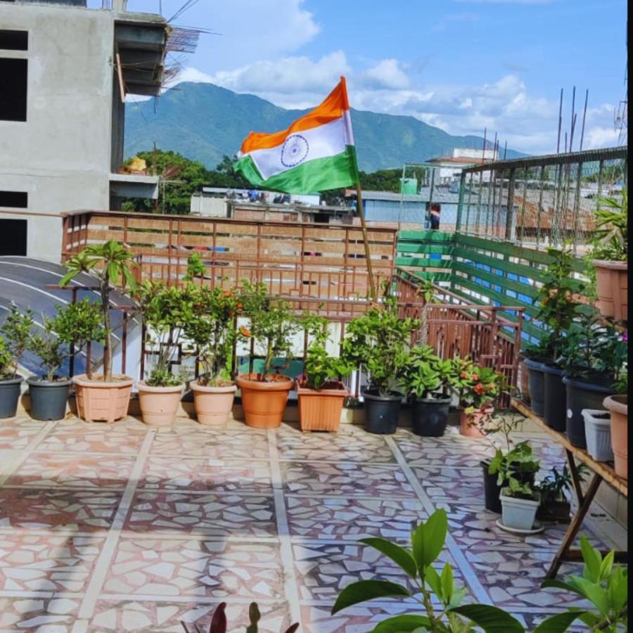 Iranyai Homestay Imphal Extérieur photo