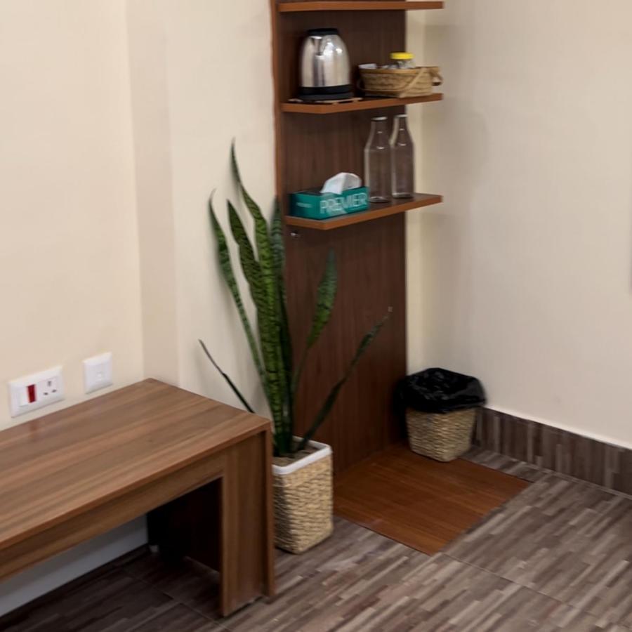 Iranyai Homestay Imphal Extérieur photo